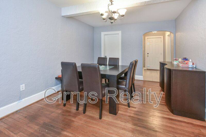 Apartment for rent at 10 Parkside Place, Portsmouth, VA 23702