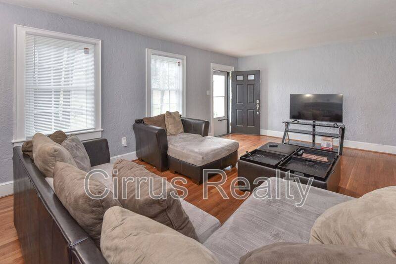 Apartment for rent at 10 Parkside Place, Portsmouth, VA 23702
