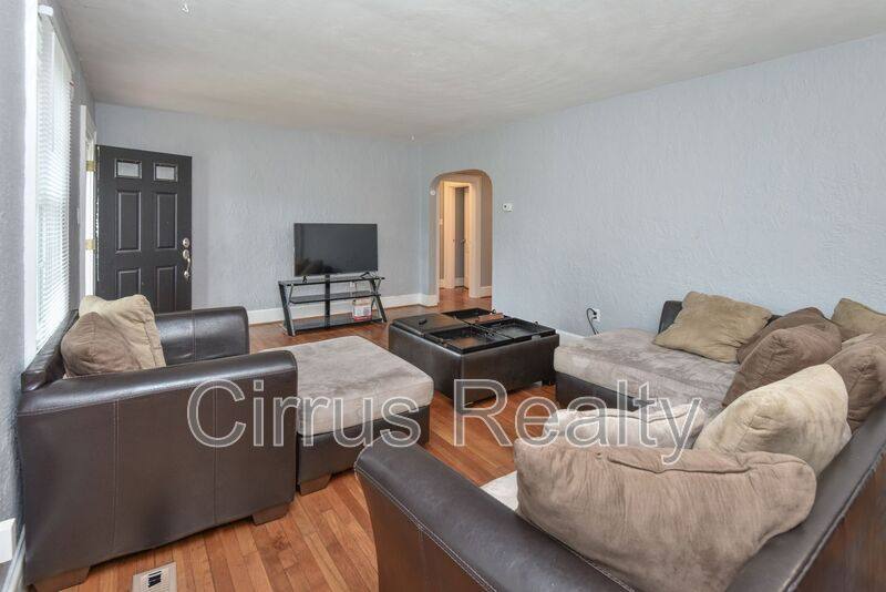 Apartment for rent at 10 Parkside Place, Portsmouth, VA 23702