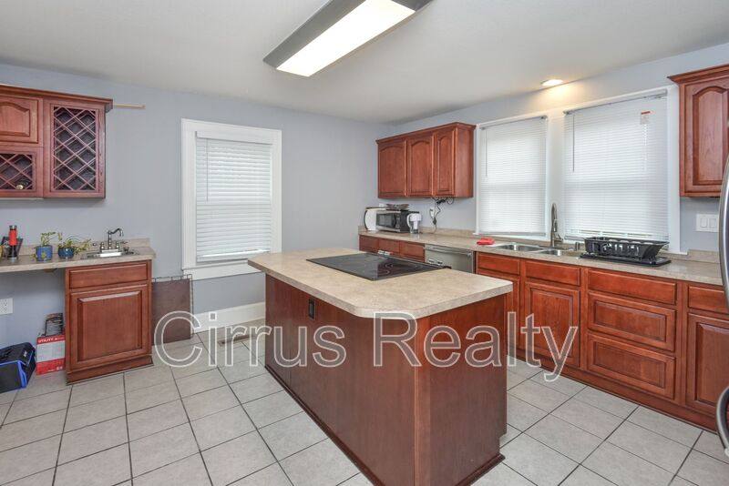 Apartment for rent at 10 Parkside Place, Portsmouth, VA 23702