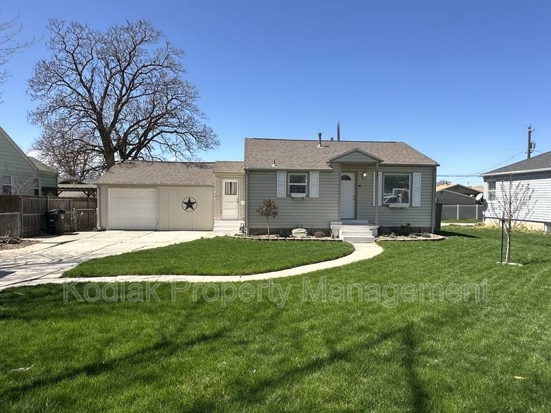 House for rent at 172 S 200 E, Kaysville, UT 84037