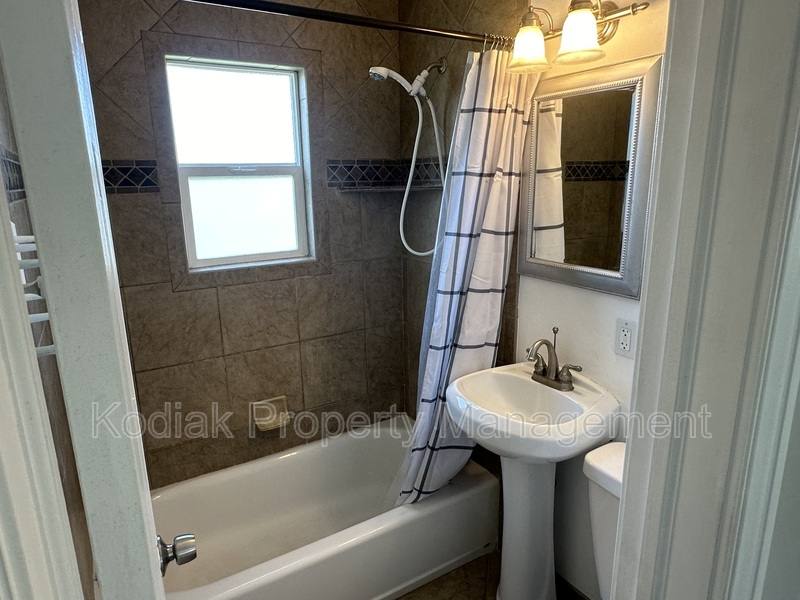House for rent at 172 S 200 E, Kaysville, UT 84037