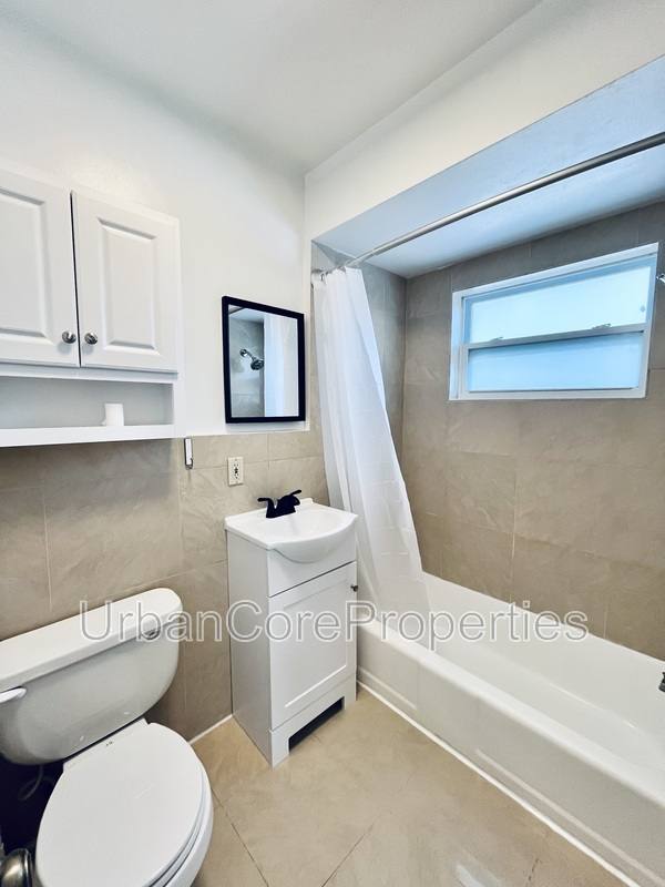 Apartment for rent at 1527 5th St N #B3, Saint Petersburg, FL 33704