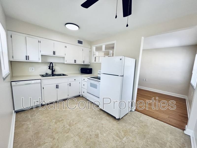 Apartment for rent at 1527 5th St N #B3, Saint Petersburg, FL 33704
