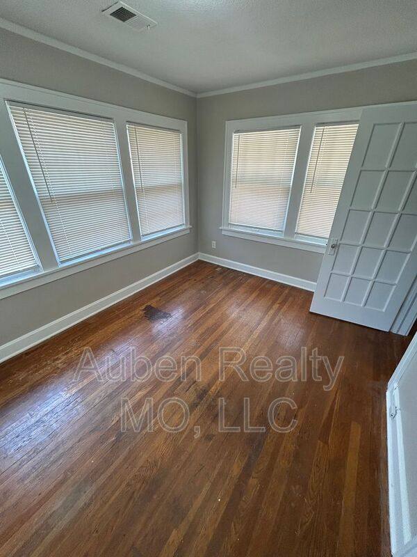 Apartment for rent at 5426 Harrison St #2F, Kansas City, MO 64110