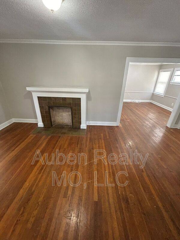 Apartment for rent at 5426 Harrison St #2F, Kansas City, MO 64110