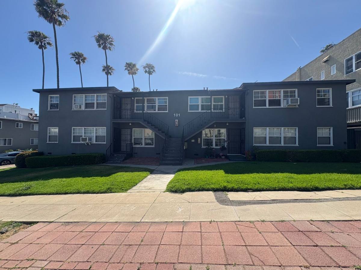 Apartment for rent at 101 Termino Ave, Long Beach, CA 90803