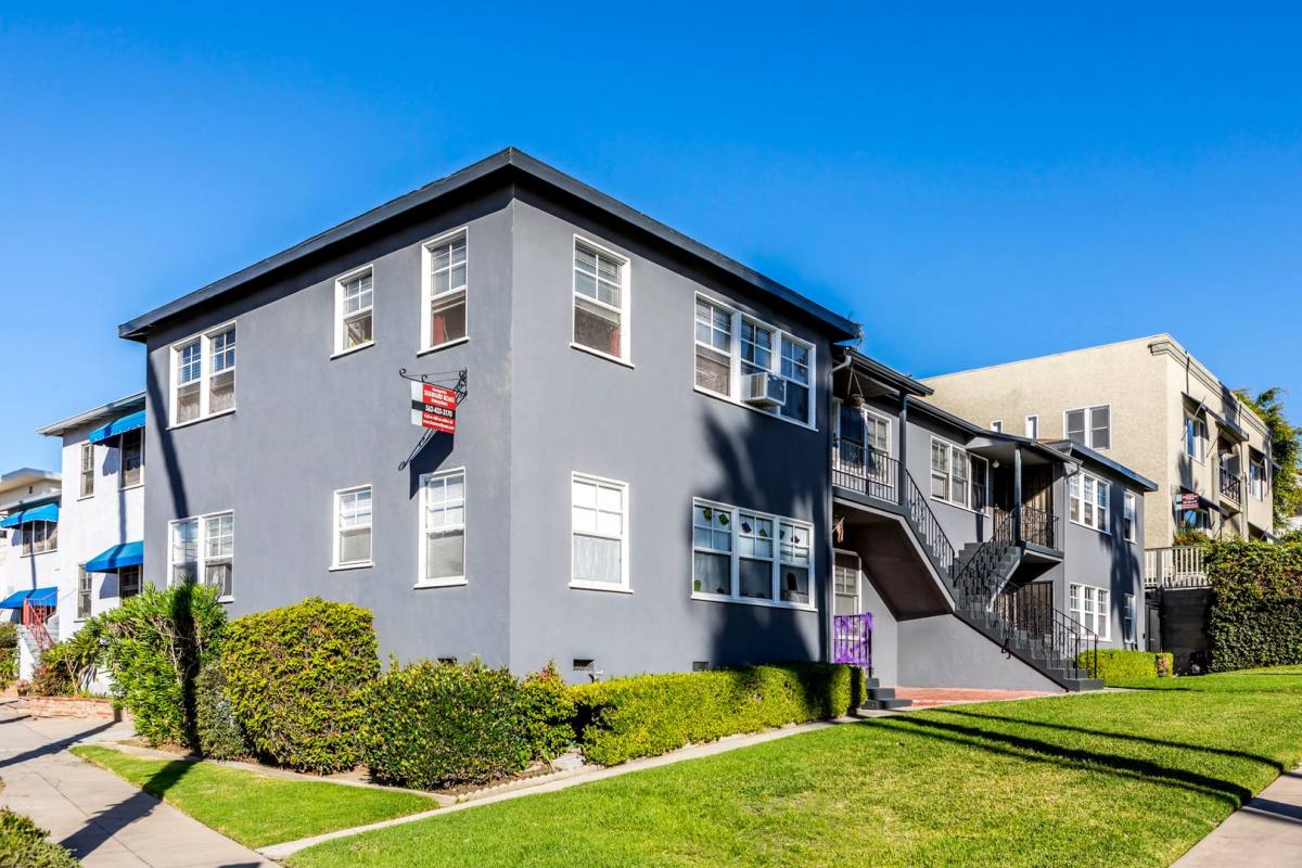Apartment for rent at 101 Termino Ave, Long Beach, CA 90803