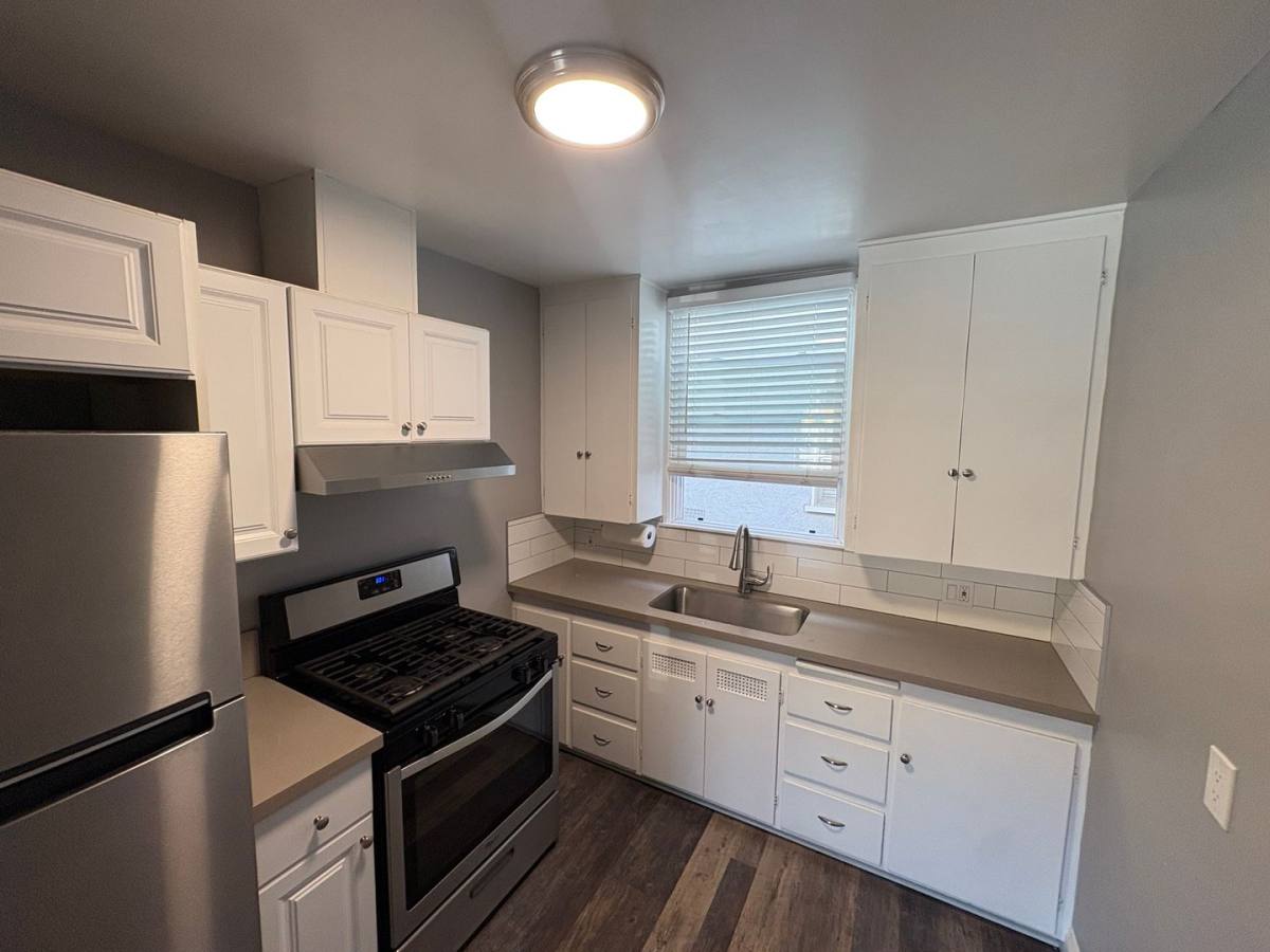 Apartment for rent at 101 Termino Ave, Long Beach, CA 90803