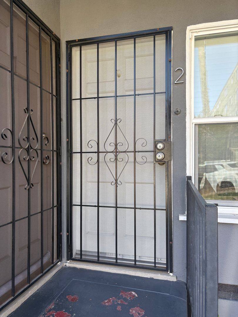 Apartment for rent at 101 Termino Ave, Long Beach, CA 90803