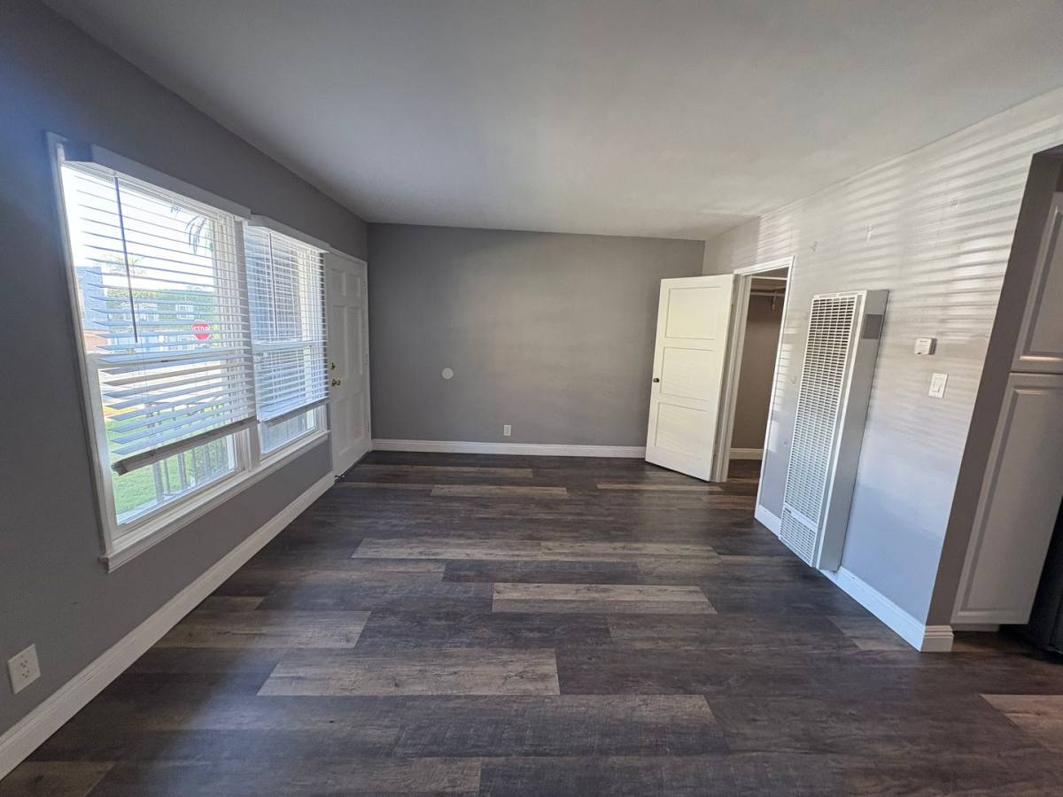 Apartment for rent at 101 Termino Ave, Long Beach, CA 90803