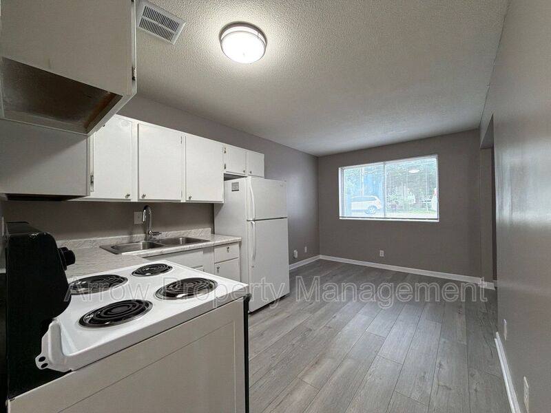 Apartment for rent at 1111 E St #12, Lincoln, NE 68508