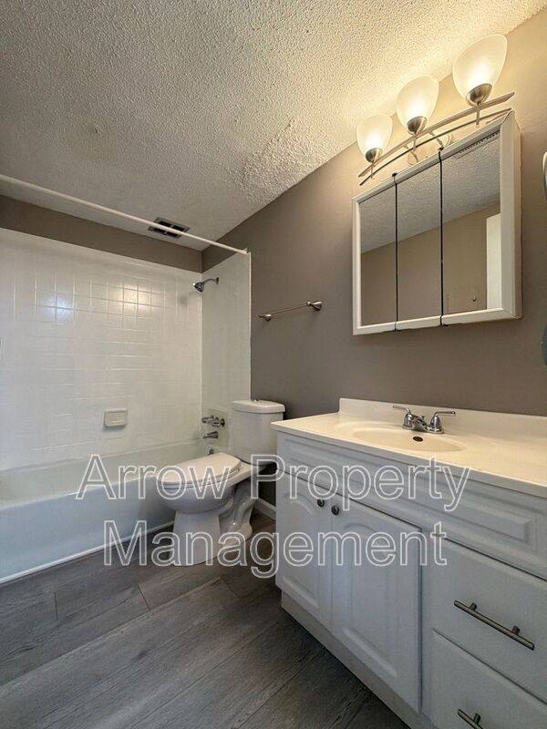 Apartment for rent at 1111 E St #12, Lincoln, NE 68508