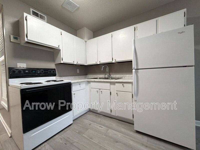Apartment for rent at 1111 E St #12, Lincoln, NE 68508