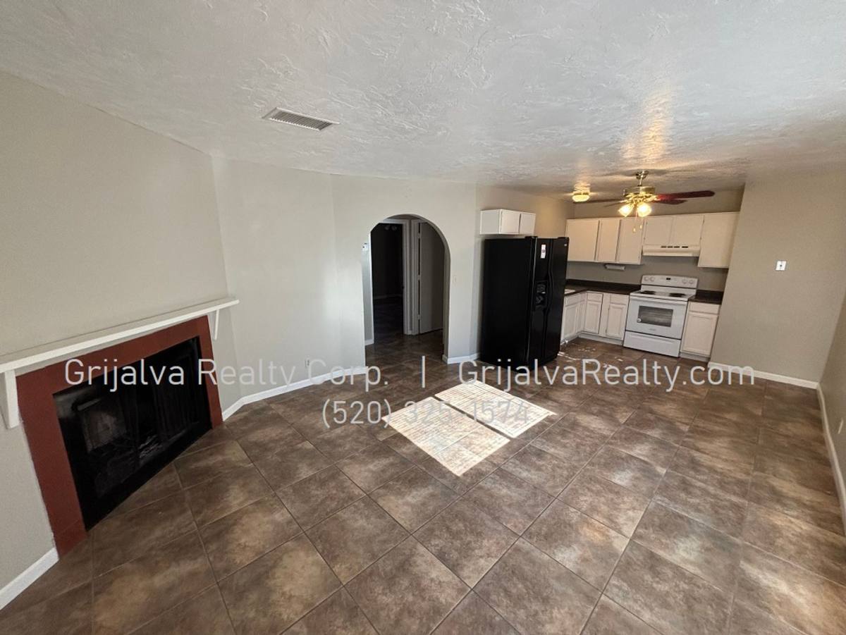 Apartment for rent at 255 - 261 N Silverbell Rd, Tucson, AZ 85745
