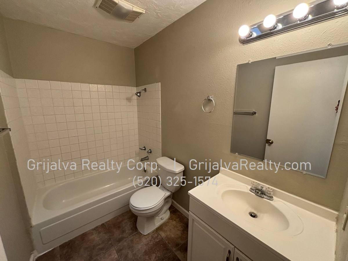 Apartment for rent at 255 - 261 N Silverbell Rd, Tucson, AZ 85745