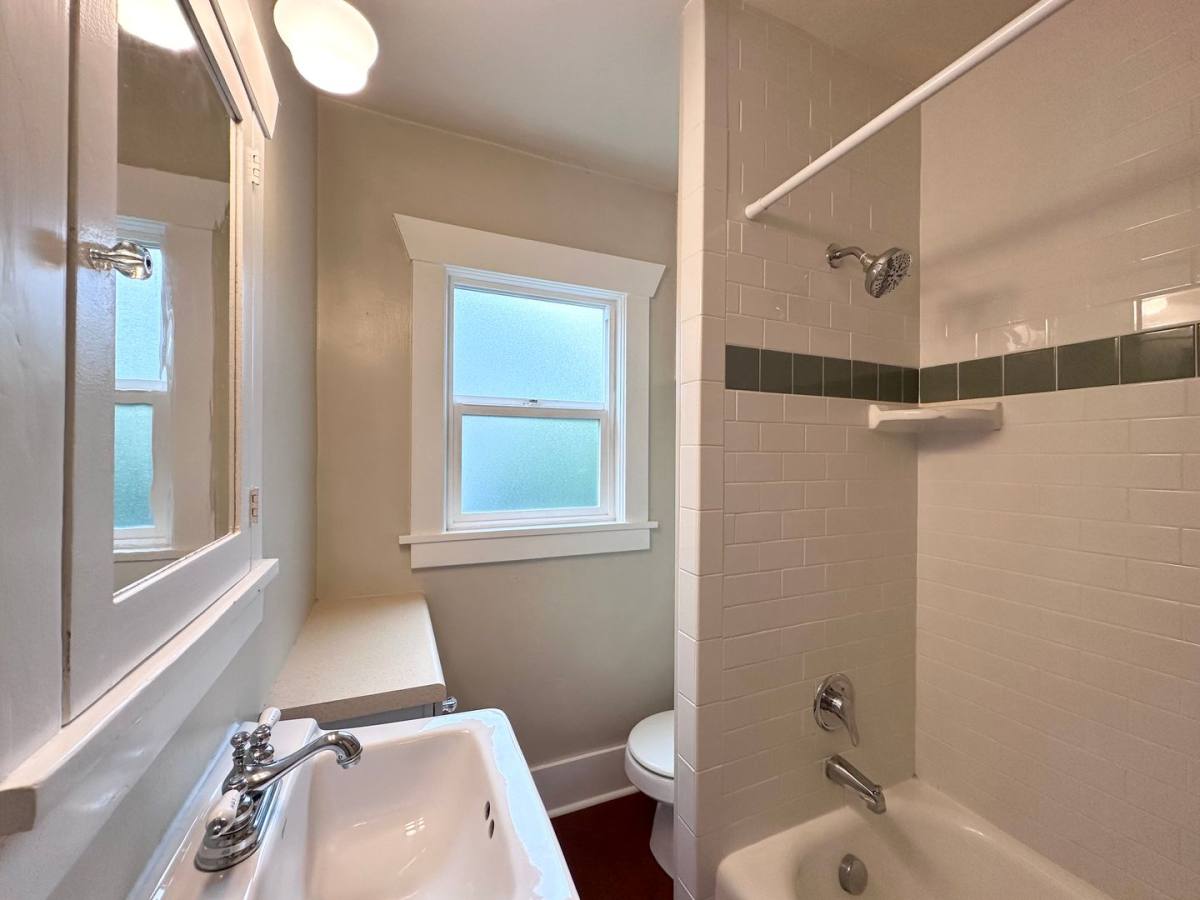 Apartment for rent at 1025 NE 31st Ave, Portland, OR 97232