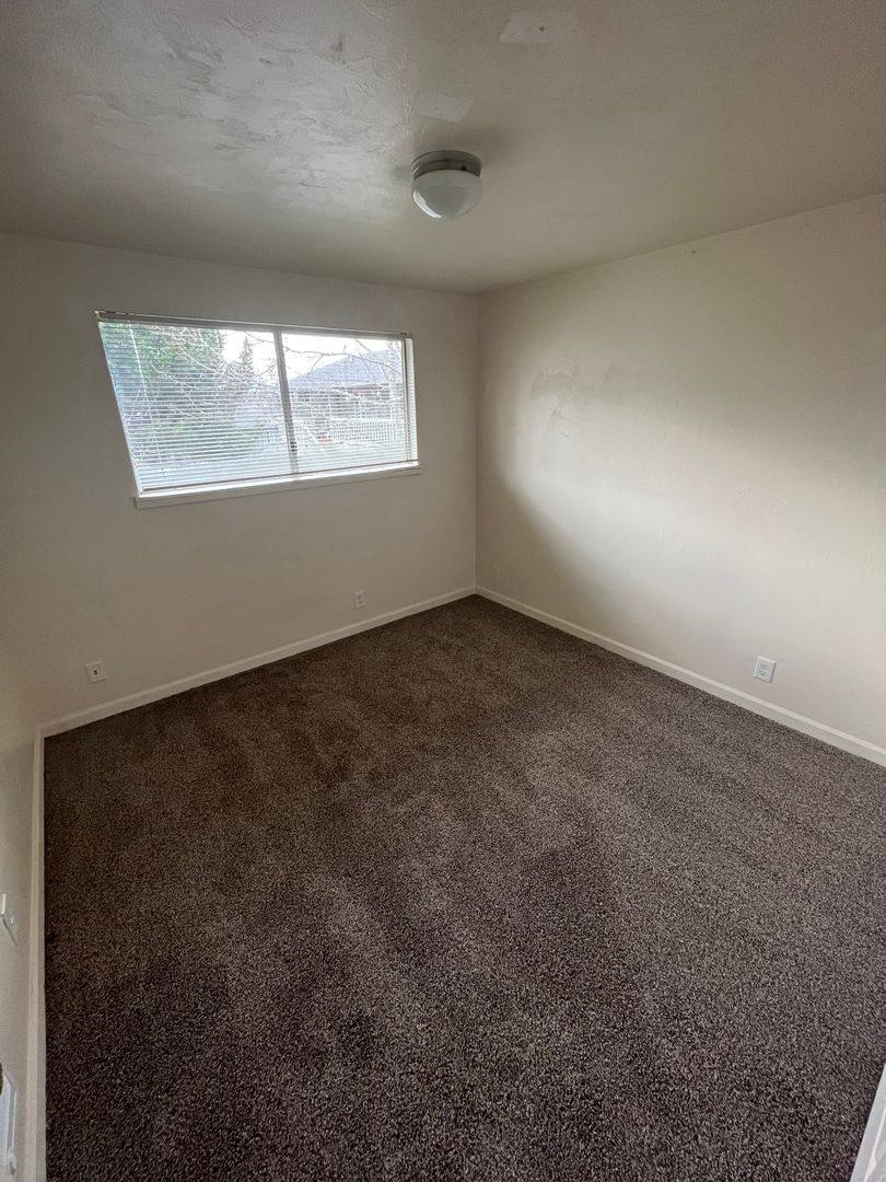 Apartment for rent at 520 S 42nd, Springfield, OR 97478
