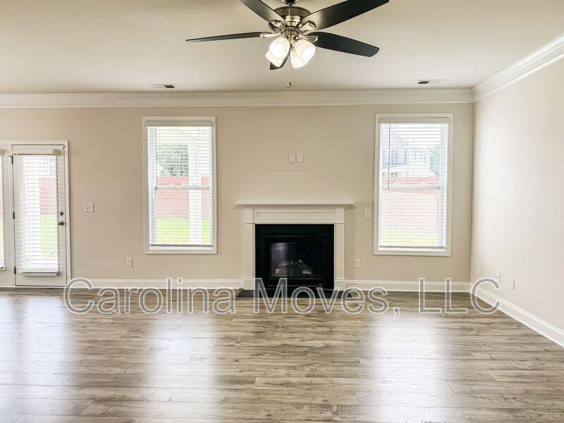House for rent at 400 Raleighwood Lane, Simpsonville, SC 29681