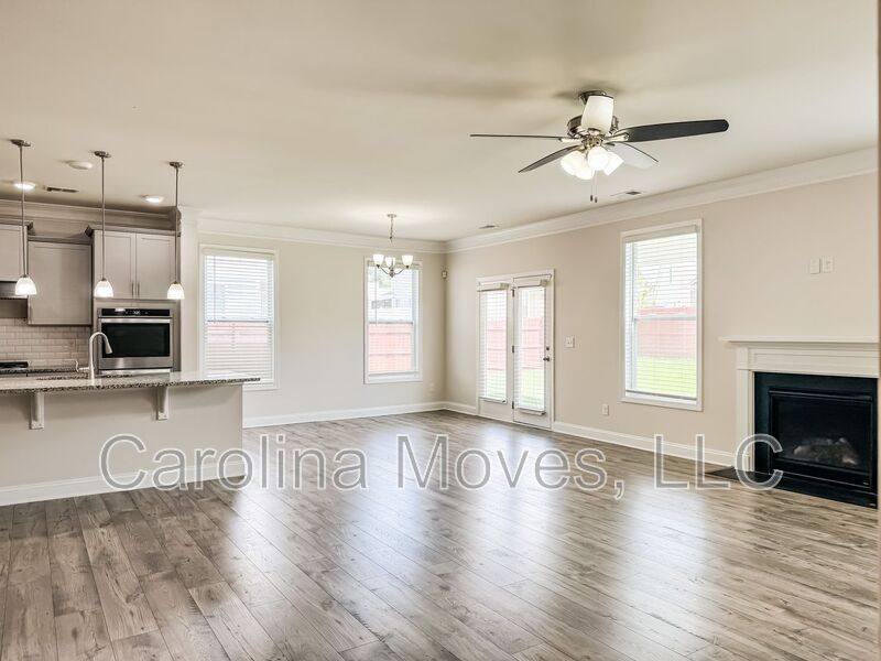 House for rent at 400 Raleighwood Lane, Simpsonville, SC 29681