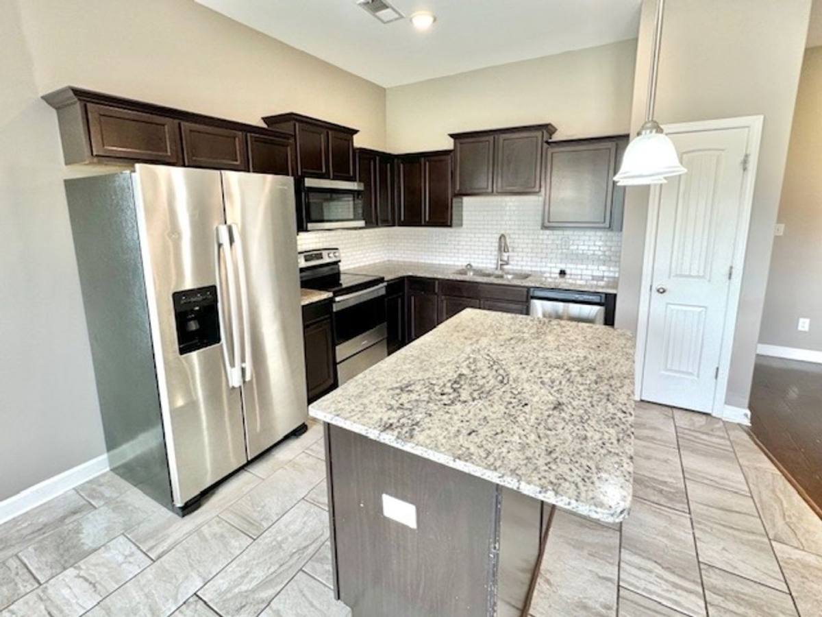 Apartment for rent at 6283 Darwood Dr, Olive Branch, MS 38654