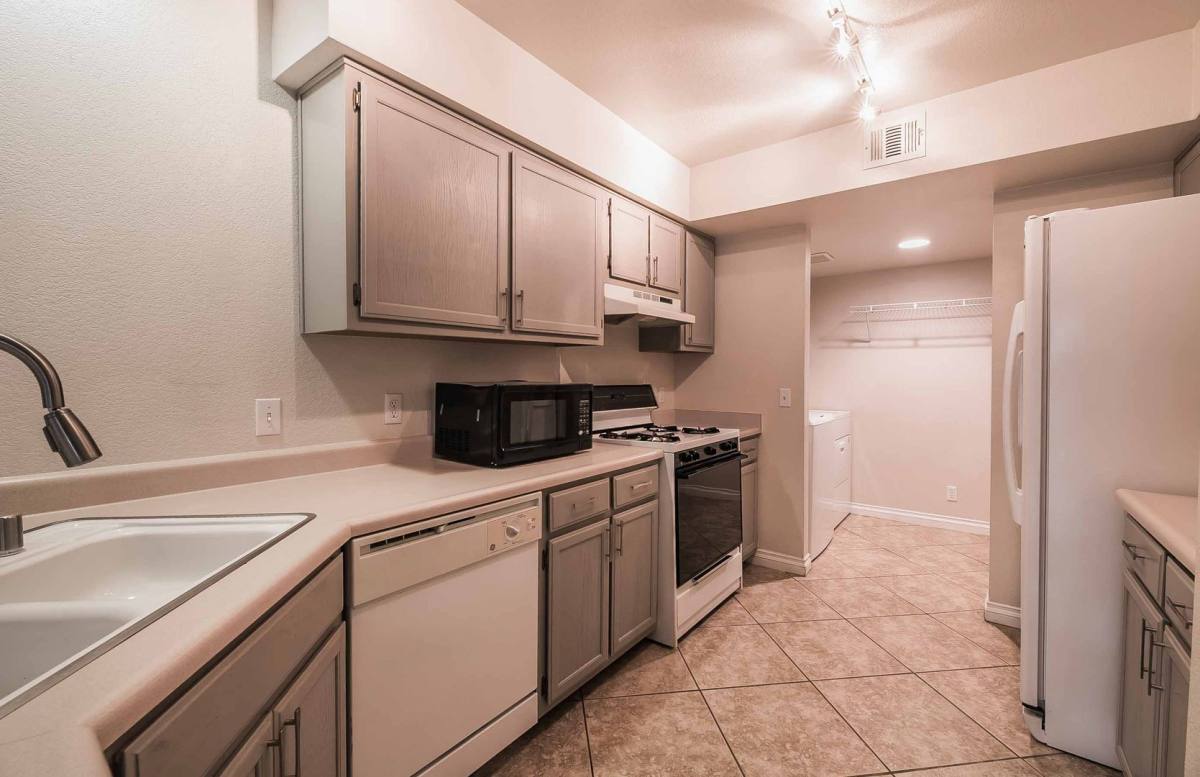 Townhouse for rent at 2815 Dawn Crossing Dr, Henderson, NV 89074
