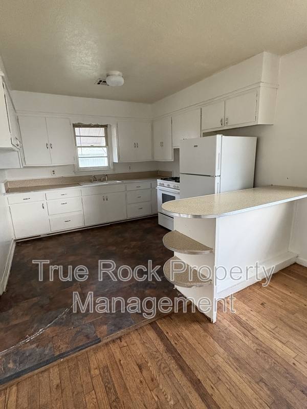 House for rent at 806 W 8th St, Ada, OK 74820