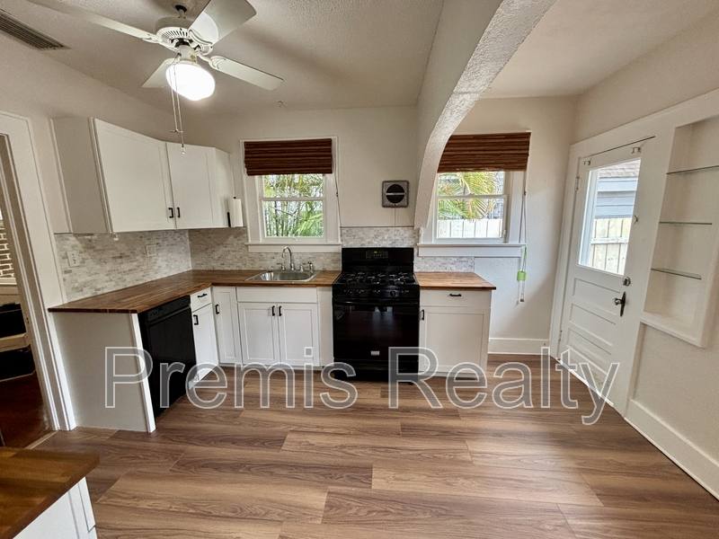 House for rent at 1103 Charles St, Clearwater, FL 33755