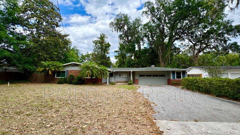 House for rent at 2543 Holly Point Rd W, Orange Park, FL 32073