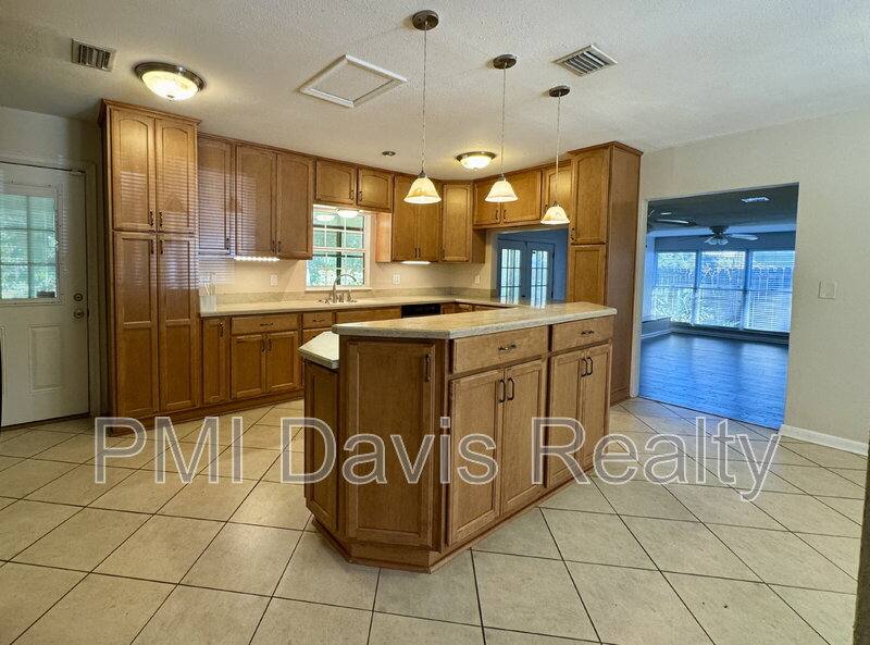 House for rent at 2543 Holly Point Rd W, Orange Park, FL 32073