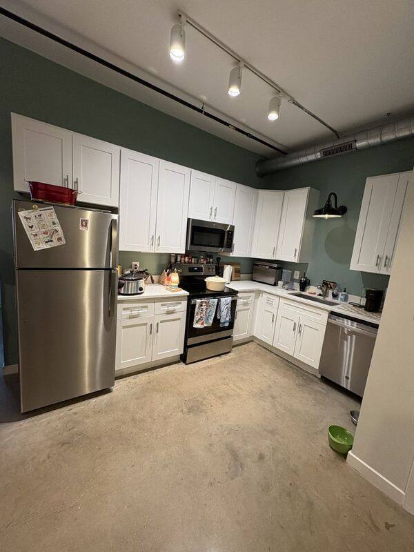 Apartment for rent at 923 S E Ave #12, Baltimore, MD 21224