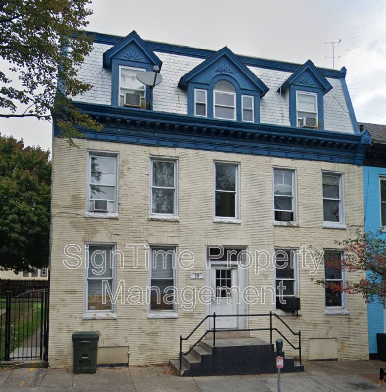 Apartment for rent at 38 E Franklin St #4, Hagerstown, MD 21740