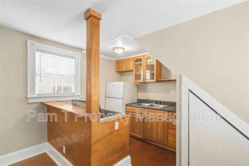 Apartment for rent at 124 E Henry St #D, Savannah, GA 31401