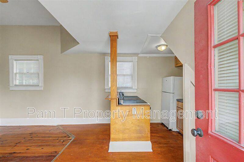 Apartment for rent at 124 E Henry St #D, Savannah, GA 31401