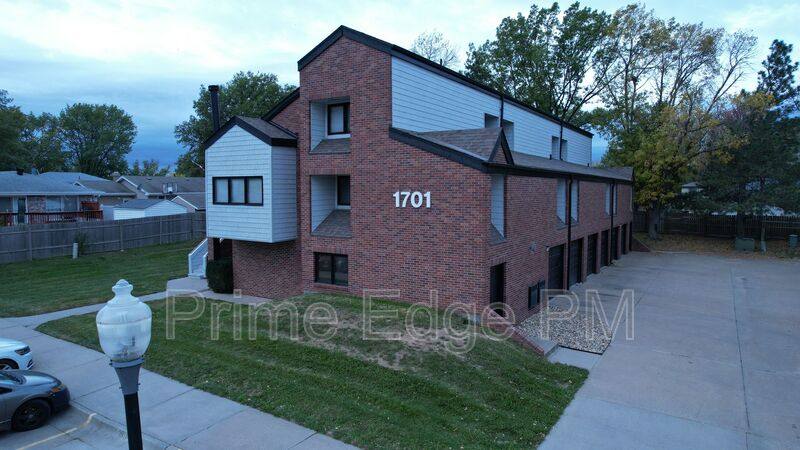 Apartment for rent at 1701 Ridgehaven Court #5, Lincoln, NE 68505