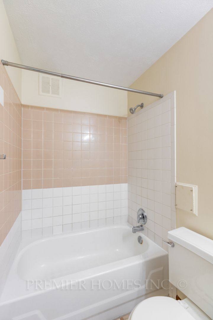 Apartment for rent at 3718 Martindale Rd NE, Canton, OH 44714