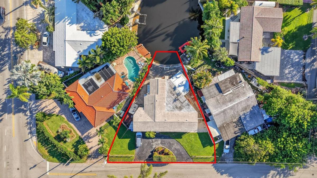 House for rent at 1570 NE 30th Place, Fort Lauderdale, FL 33334
