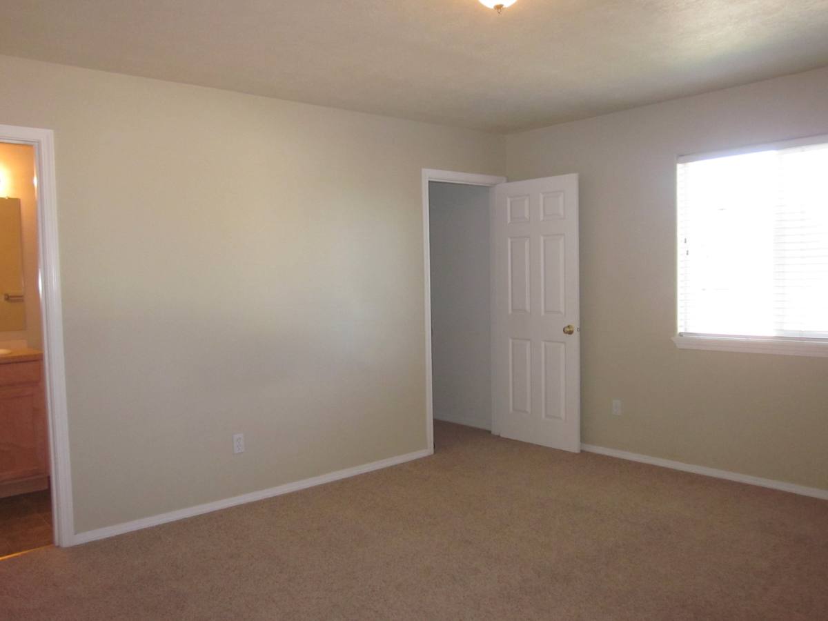 Townhouse for rent at 1930 SW Reindeer Ave, Redmond, OR 97756