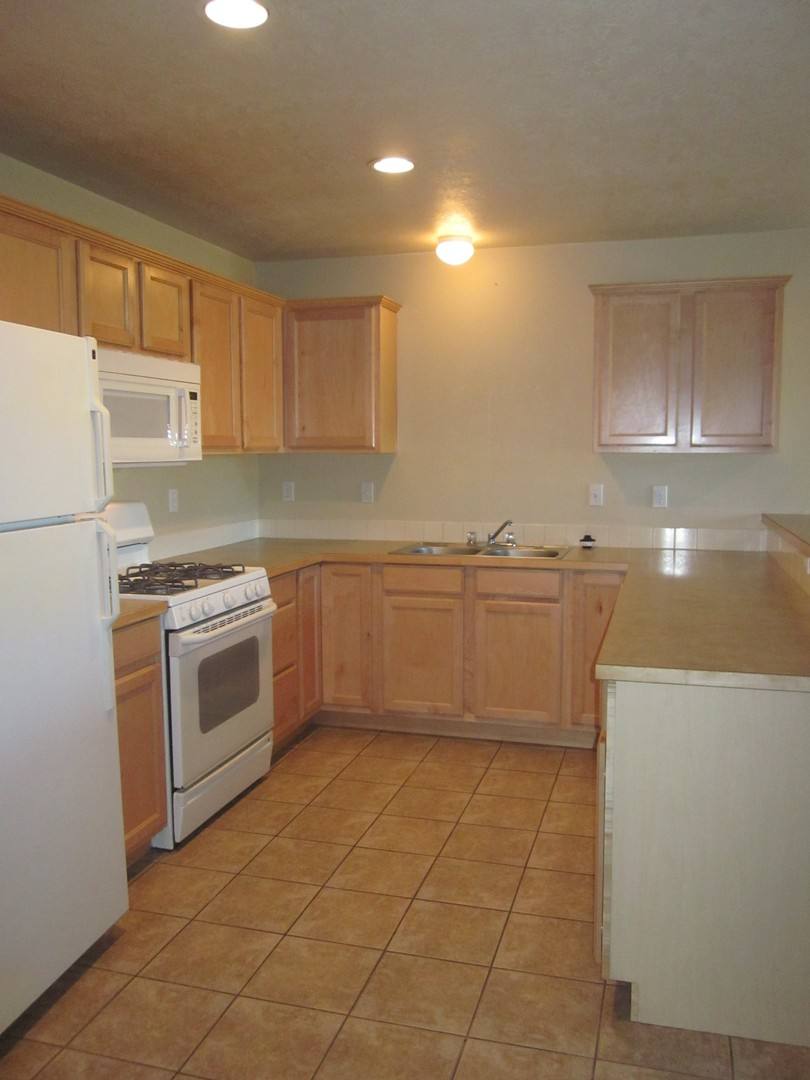 Townhouse for rent at 1930 SW Reindeer Ave, Redmond, OR 97756