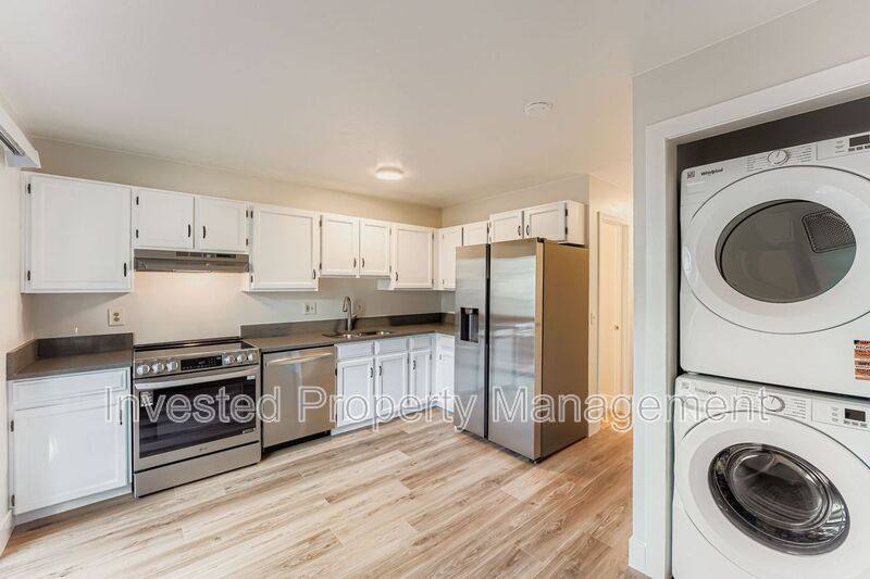 Townhouse for rent at 17697 E Loyola Dr #B, Aurora, CO 80013