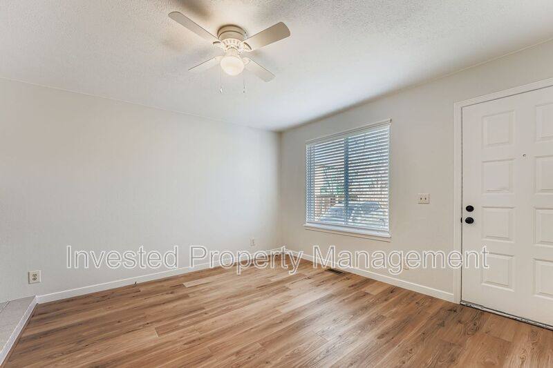 Townhouse for rent at 17697 E Loyola Dr #B, Aurora, CO 80013