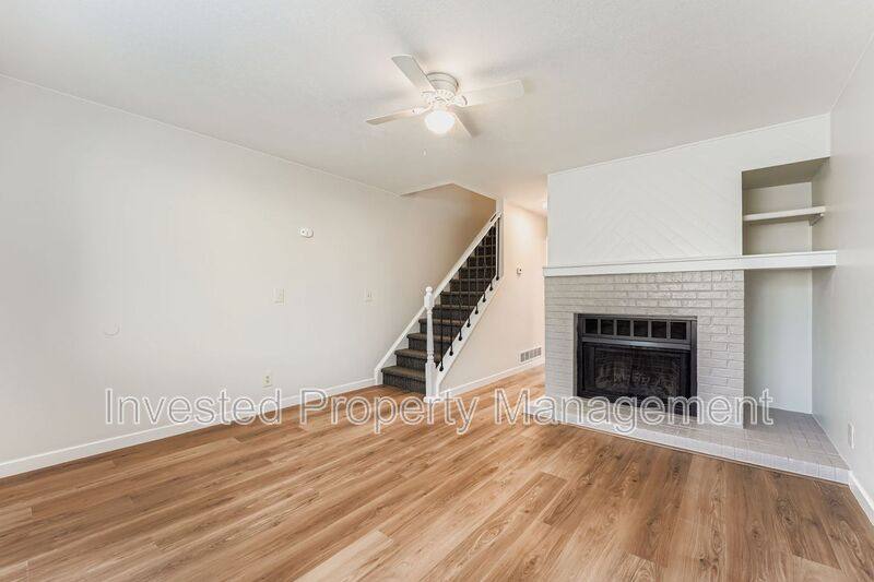 Townhouse for rent at 17697 E Loyola Dr #B, Aurora, CO 80013