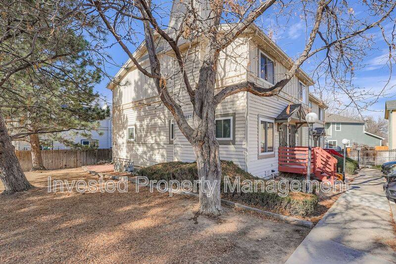 Townhouse for rent at 17697 E Loyola Dr #B, Aurora, CO 80013