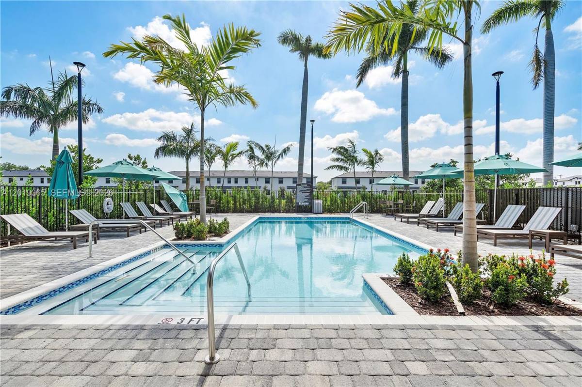 Townhouse for rent at 4957 Oakmont Dr, Fort Lauderdale, FL 33312