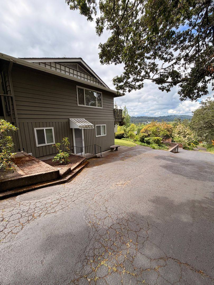 House for rent at 2610 Elinor St, Eugene, OR 97403