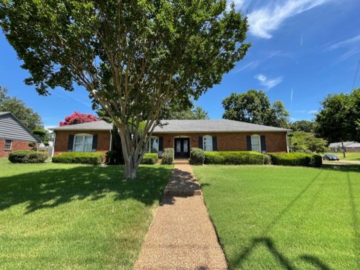 House for rent at 1210 Rasco Rd W, Southaven, MS 38671