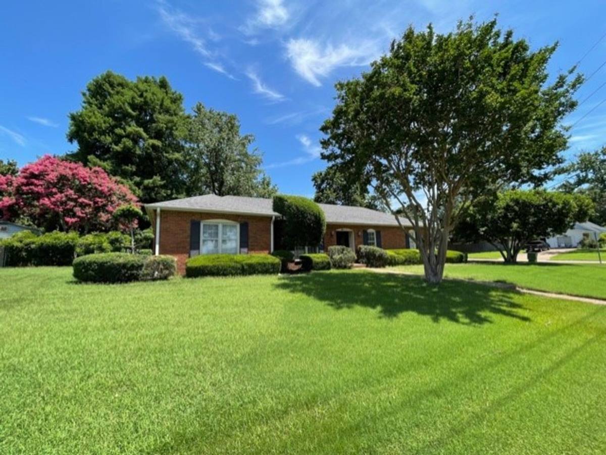 House for rent at 1210 Rasco Rd W, Southaven, MS 38671