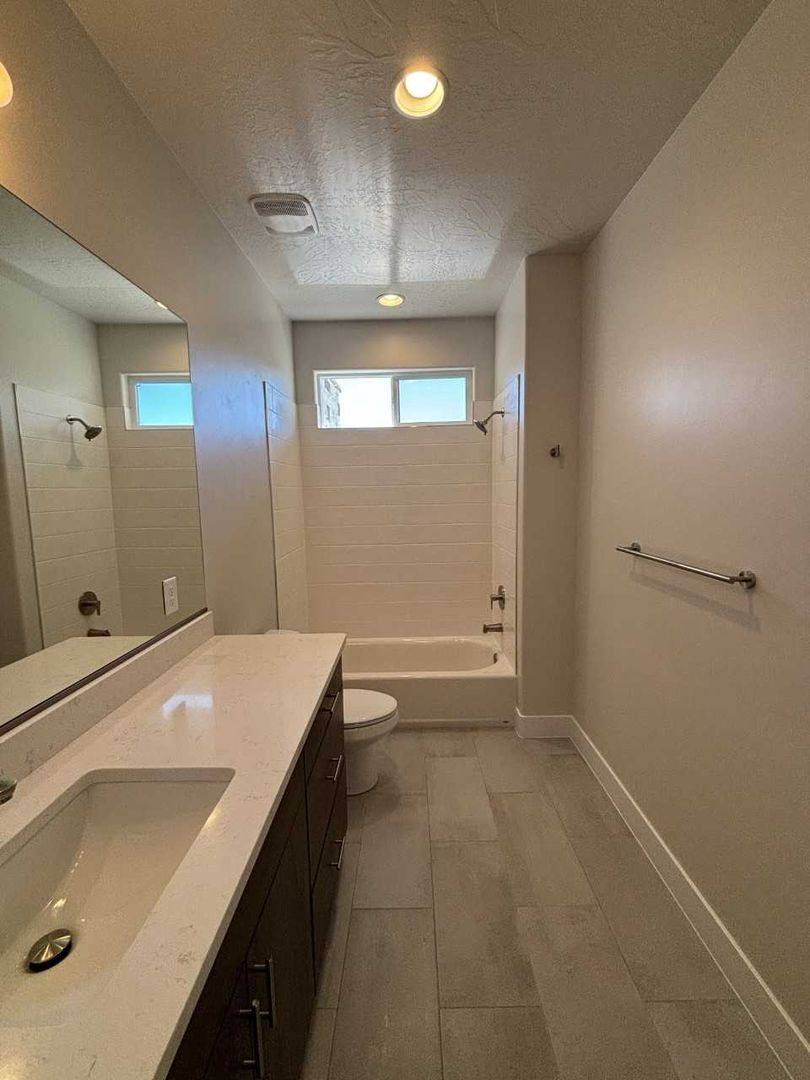 Townhouse for rent at 667 E Eureka Alley, Washington, UT 84780