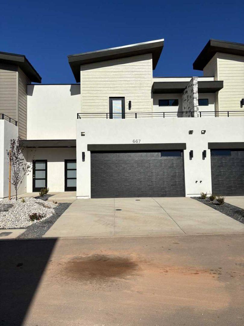 Townhouse for rent at 667 E Eureka Alley, Washington, UT 84780