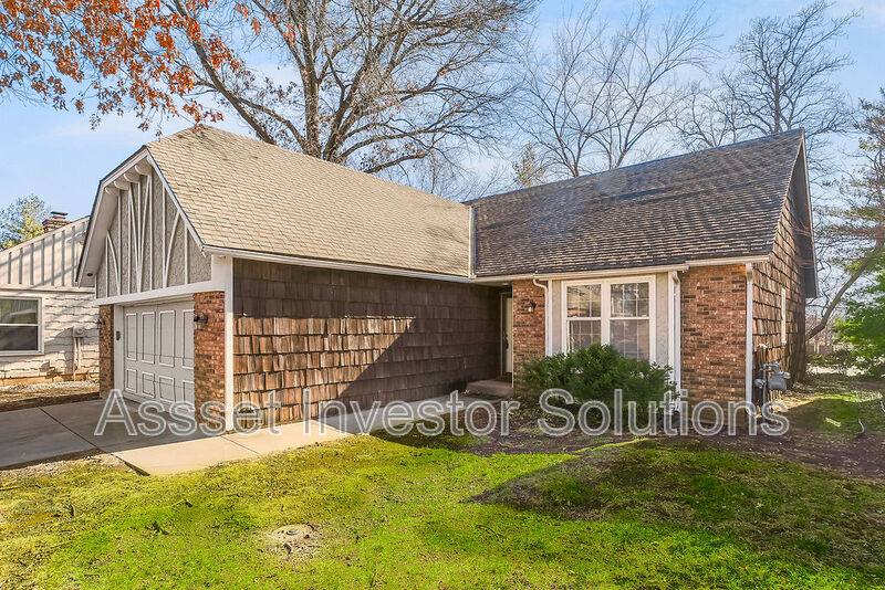 House for rent at 11109 Delmar Court, Leawood, KS 66211